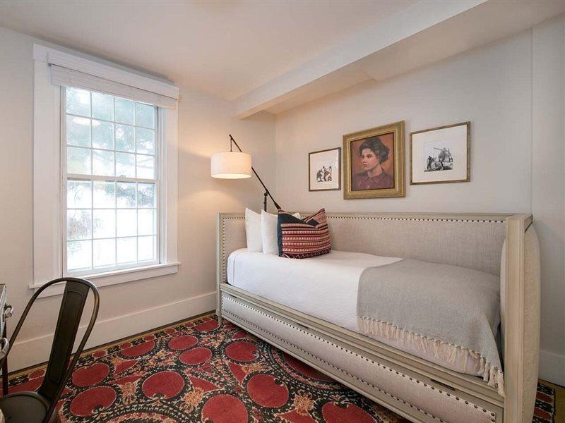 Faraway Martha'S Vineyard Hotel Едгартаун Екстериор снимка